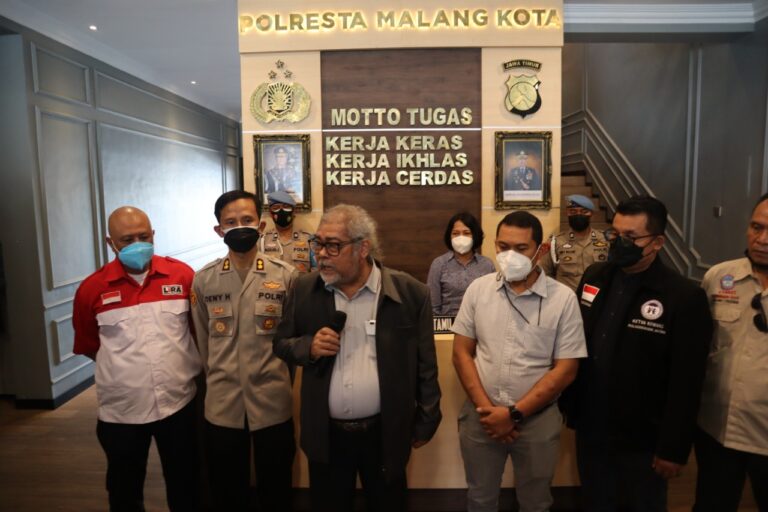 <em>Berikan Apresiasi dan Dukungan, Ketua Komnas PA Kunjungi Polresta Malang Kota</em>
