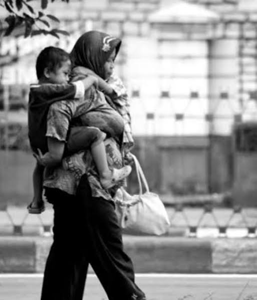 Viral Di Sosial Media Tiktok, Seorang Ibu Histeris Sambut Anaknya Pulang Kampung