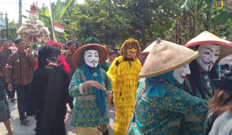 Tradisi Bersih Desa Di Desa Kanung Kabupaten Madiun Tampilkan Seni Budaya Cokekan