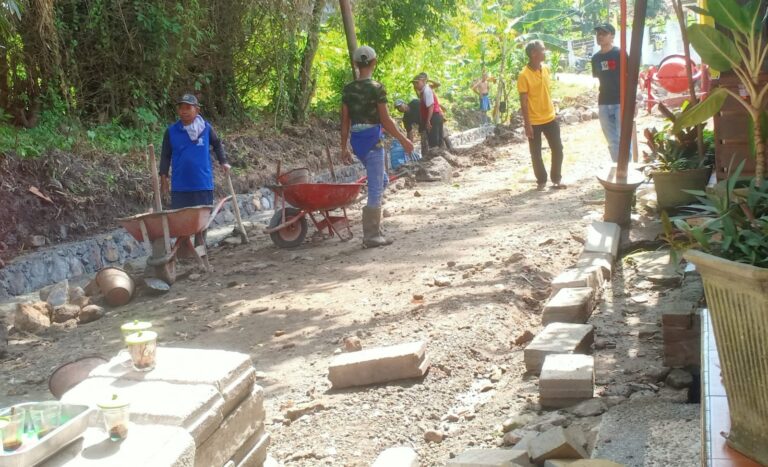 Pemdes Kaligunting Salurkan Dana BKK TA 2022 Untuk Bangun Jalan Paving dan Drainase