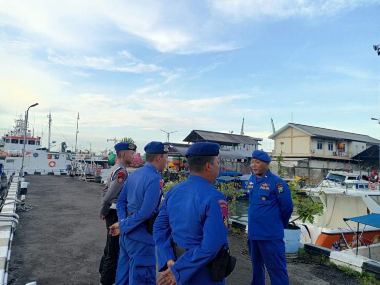 Ditpolairud Polda Jatim Patroli Perairan Dengan Program BOS di Bulan Ramadhan