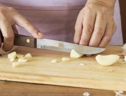 Cara Menghilangkan Bau Bawang Putih di Tangan Menggunakan Stainless Steel secara Efektif dan Alami