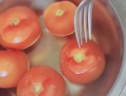 Cara Mengupas Kulit Tomat dengan Mudah Menggunakan Air Panas: Panduan Lengkap Teknik Blanching