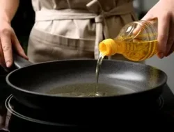 Rahasia Dapur Efisien: Tips Membuat Minyak Goreng Tidak Cepat Hitam dan Kental