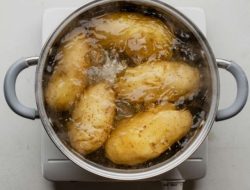 Rahasia Dapur: Tips Merebus Kentang Agar Kulitnya Mudah Mengelupas Sendiri Tanpa Repot